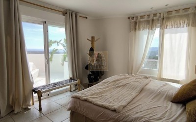 Fantastic villa with panoramic sea views.